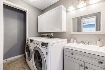 3442 azalea pl