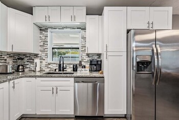 3442 azalea pl