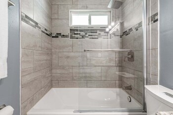 3442 Azalea Pl,,2 star