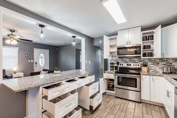 3442 azalea pl