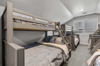 Cottonrose Flagstaff,,3 star