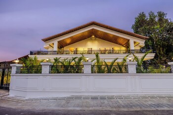 elivaas valley view 5bhk villa with pool