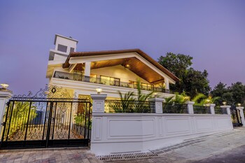 elivaas valley view 5bhk villa with pool