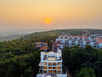 elivaas valley view 5bhk villa with pool
