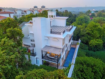 elivaas valley view 5bhk villa with pool
