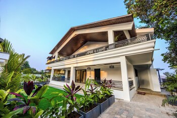 elivaas valley view 5bhk villa with pool
