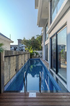 elivaas valley view 5bhk villa with pool