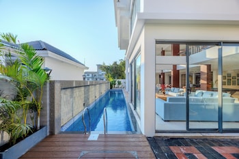 elivaas valley view 5bhk villa with pool