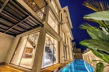 elivaas valley view 5bhk villa with pool