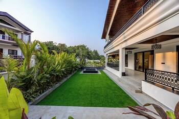 elivaas valley view 5bhk villa with pool