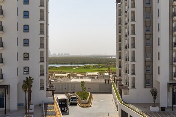 maison privee relaxed yas living with resort style facilities