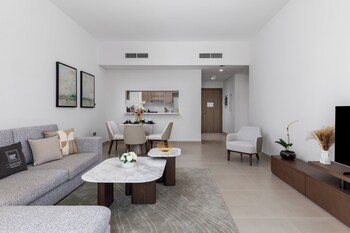 maison privee relaxed yas living with resort style facilities