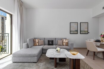 maison privee relaxed yas living with resort style facilities