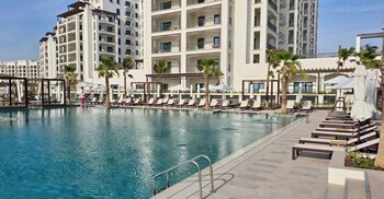 maison privee relaxed yas living with resort style facilities