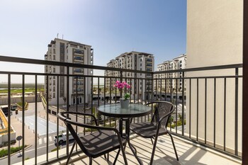 maison privee relaxed yas living with resort style facilities