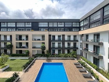 Embassy Gardens,,4 star