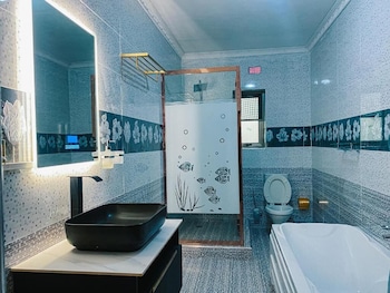 lavish suites