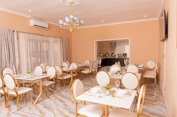 lavish suites