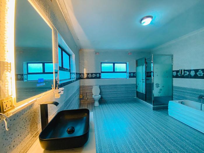 lavish suites