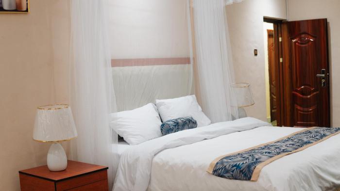 lavish suites