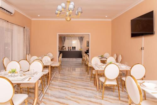 lavish suites