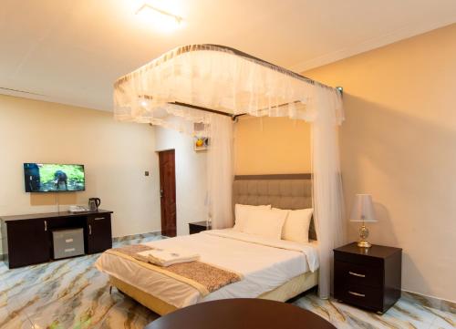 lavish suites