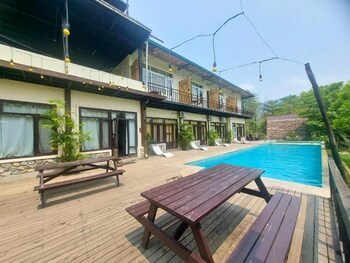 Landmark Farmhouse,,3 star