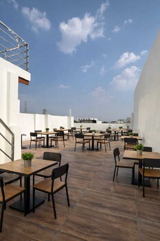 hotel taj elevate