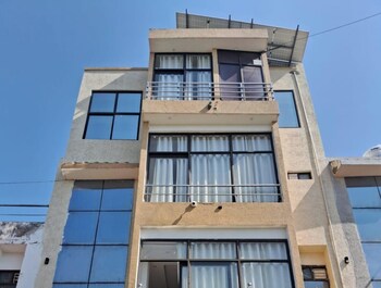 Karshni Home Stay,,3 star