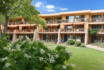 Les Magnolias Hotel,,3 star