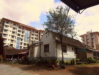 denobase pub and grill milimani