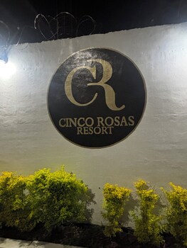 cinco rosas resort
