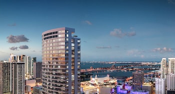 rs suites district 225 miami