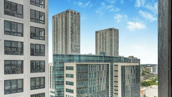 rs suites district 225 miami
