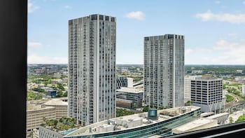 rs suites district 225 miami