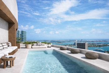rs suites district 225 miami
