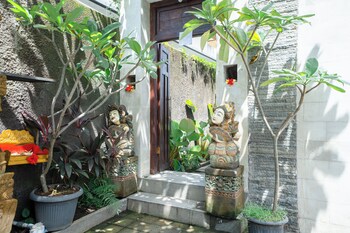lumbung sari studio