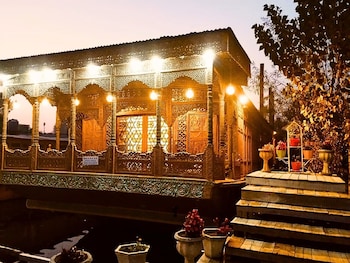 delaila luxury houseboat by shahnawaz