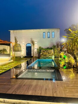 greek house by housiify