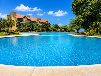 lakeshore villas at club balai isabel