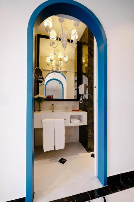 monicca collection oura view suites