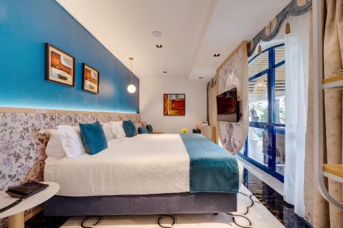monicca collection oura view suites