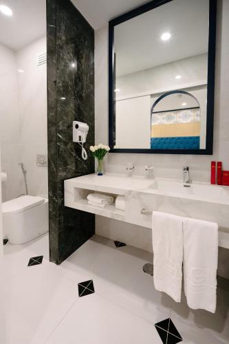 monicca collection oura view suites