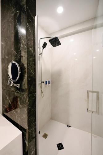 monicca collection oura view suites