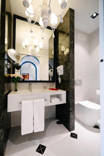 monicca collection oura view suites