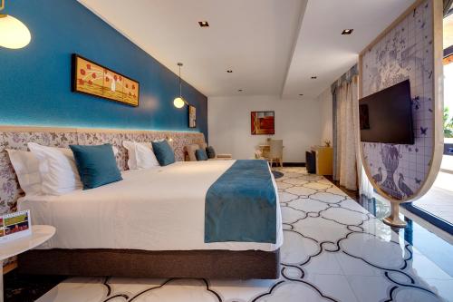 monicca collection oura view suites