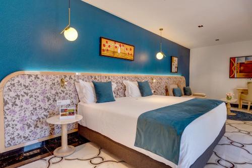 monicca collection oura view suites