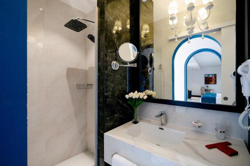 monicca collection oura view suites