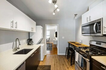 brookwood courtyard by bca furnished apartments bcc1b 09 i