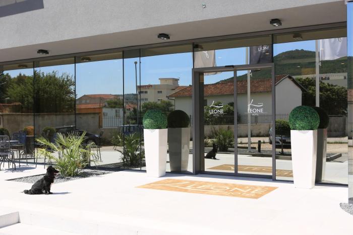 hotel leone